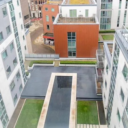 Centre 2bed - With Balcony & Parking