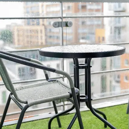 Apartment Centre 2bed - With Balcony & Parking Birmingham