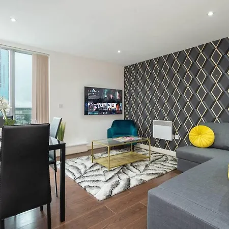 Centre 2bed - With Balcony & Parking